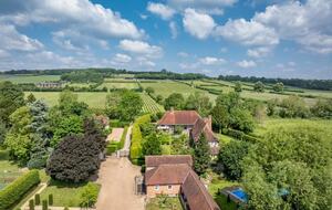 A Tasteful Cottage Among Gold Medal Gardens - Maidstone, United Kingdom