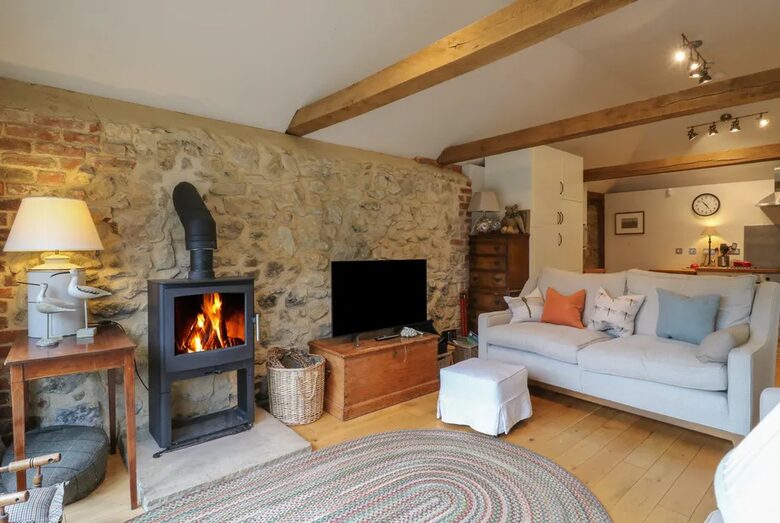 A Tasteful Cottage Among Gold Medal Gardens - Maidstone, United Kingdom