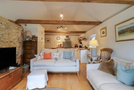 A Tasteful Cottage Among Gold Medal Gardens - Maidstone, United Kingdom