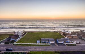 Oceanfront Cottage with Private Beach Access in San Simeon - San Simeon, California
