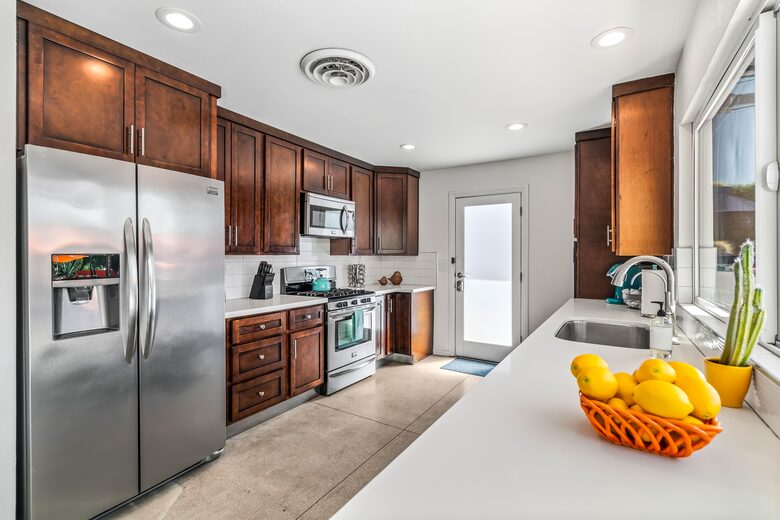 A Desert Modern Stay Centered Around Poolside Mountain Views - Palm Springs, California