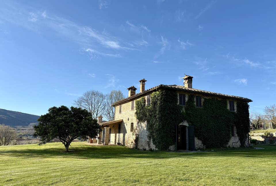 A Refined Umbrian Estate with Vineyards and Olive Groves - Gualdo Cattaneo, Perugia, Italy