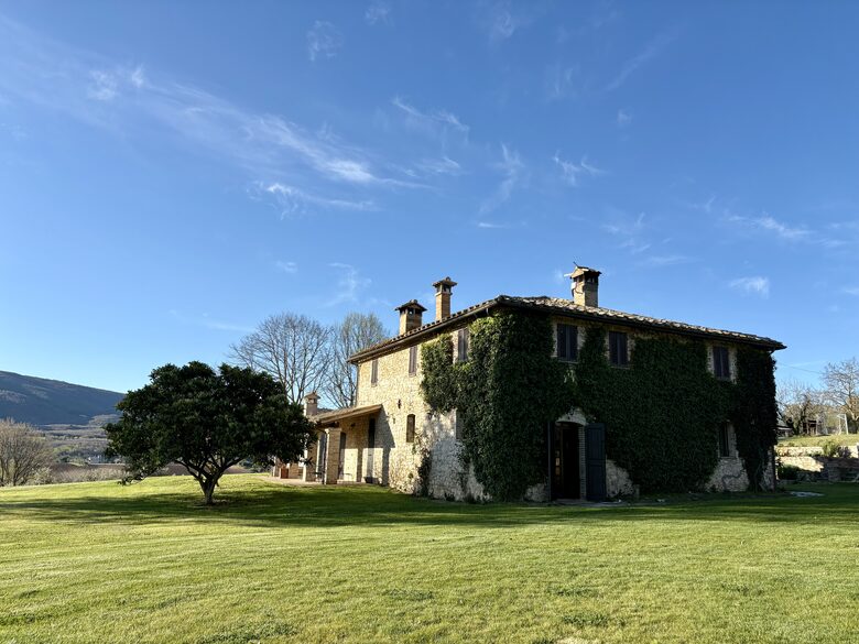A Refined Umbrian Estate with Vineyards and Olive Groves - Gualdo Cattaneo, Perugia, Italy