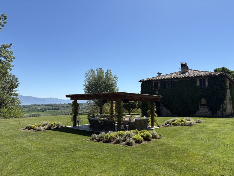 A Refined Umbrian Estate with Vineyards and Olive Groves - Gualdo Cattaneo, Perugia, Italy