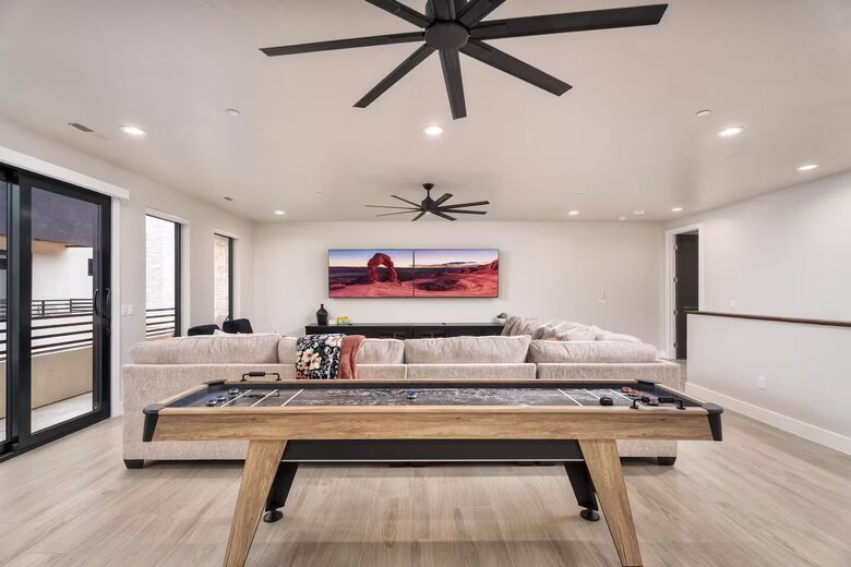 Luxury 7BR Escape Near Zion with Private Pool - Hurricane, Utah