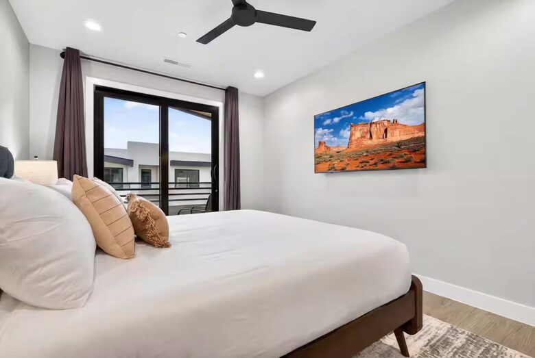 Luxury 7BR Escape Near Zion with Private Pool - Hurricane, Utah