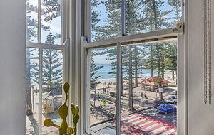 Manly Beachfront Stay with Ocean Views Near Ferry - Manly, Australia