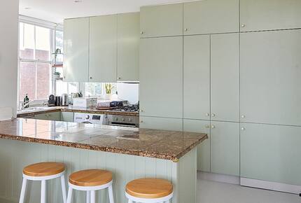 Manly Beachfront Stay with Ocean Views Near Ferry - Manly, Australia