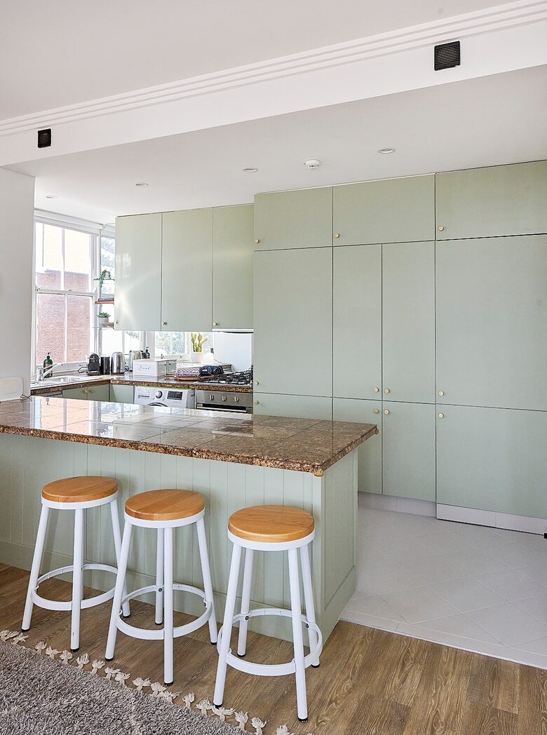 Manly Beachfront Stay with Ocean Views Near Ferry - Manly, Australia