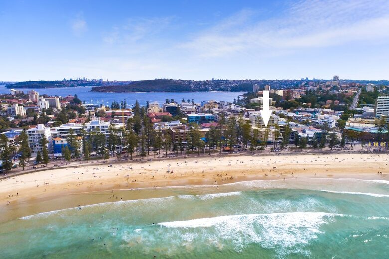 Manly Beachfront Stay with Ocean Views Near Ferry - Manly, Australia