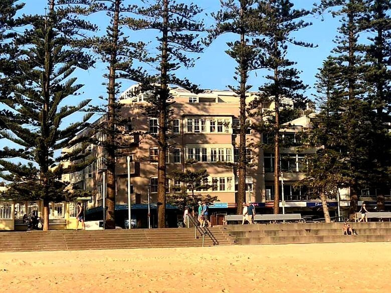 Manly Beachfront Stay with Ocean Views Near Ferry - Manly, Australia
