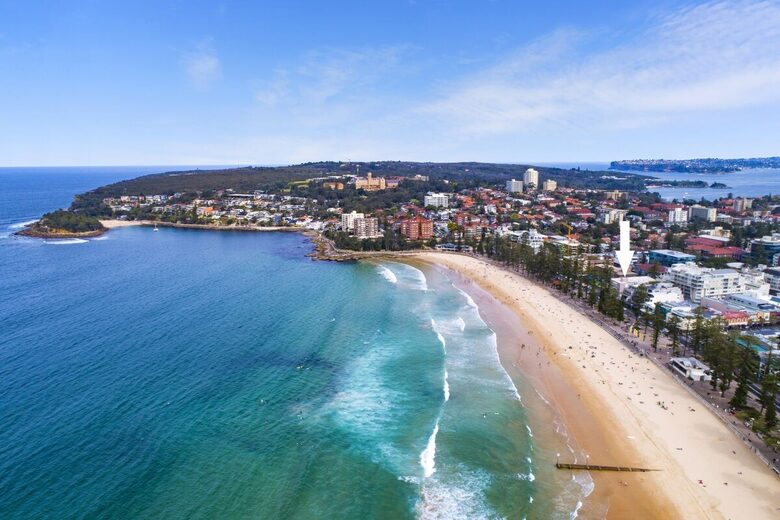 Manly Beachfront Stay with Ocean Views Near Ferry - Manly, Australia
