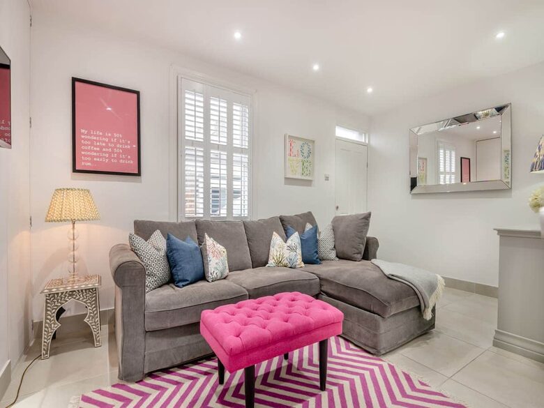 The Rum Cottage in Cheltenham’s Cultural Heart - Cheltenham, United Kingdom