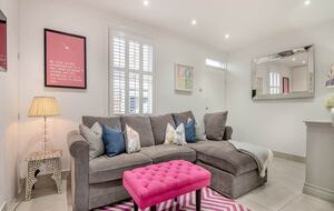The Rum Cottage in Cheltenham’s Cultural Heart - Cheltenham, United Kingdom