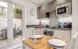 The Rum Cottage in Cheltenham’s Cultural Heart - Cheltenham, United Kingdom