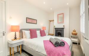 The Rum Cottage in Cheltenham’s Cultural Heart - Cheltenham, United Kingdom