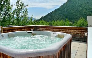 Hot tub on the roof with a 360 view.