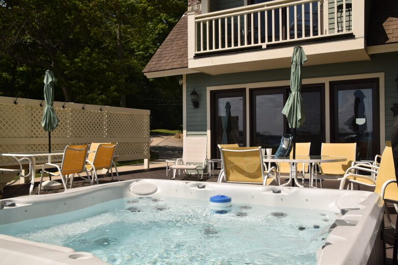 8 person hot tub