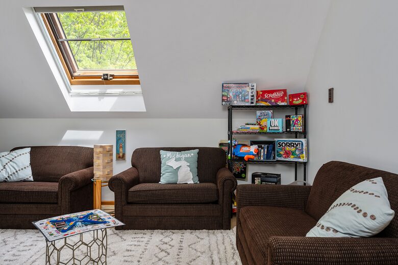 Kids bedroom with pull out beds