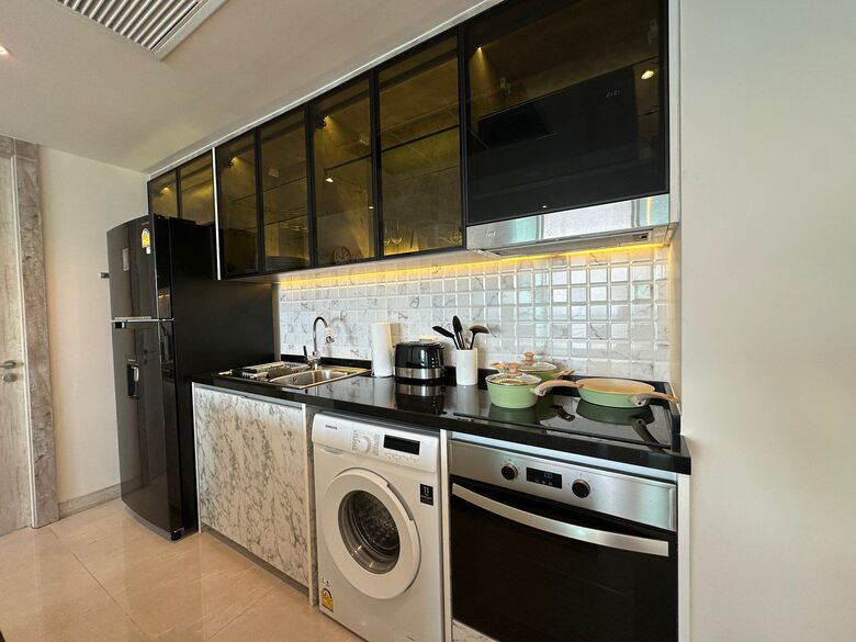 High-Floor Ocean View Retreat in Na Jomtien - Mueang Chon Buri, Thailand