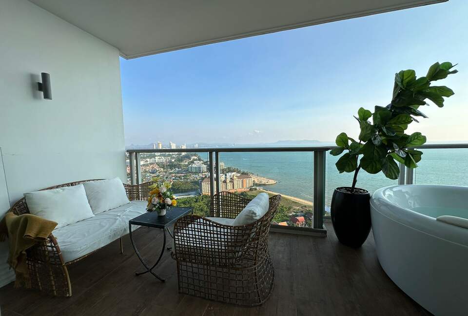 High-Floor Ocean View Retreat in Na Jomtien - Mueang Chon Buri, Thailand