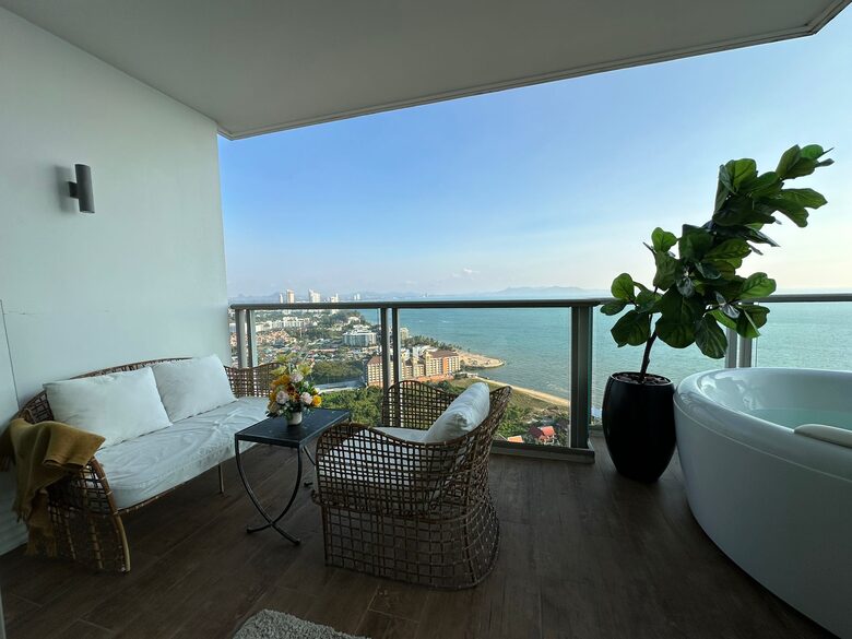 High-Floor Ocean View Retreat in Na Jomtien - Mueang Chon Buri, Thailand