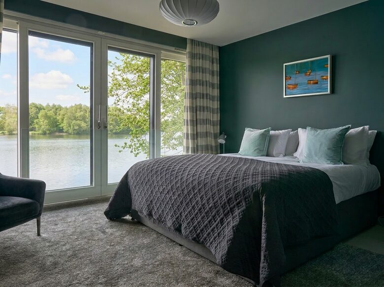Bedroom 3 with Lake View