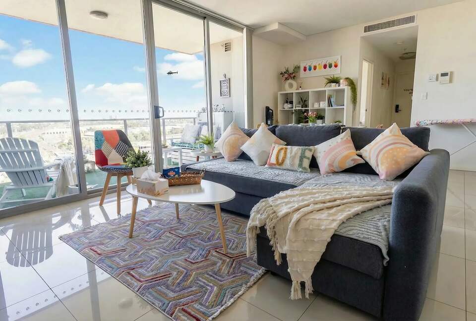 Modern High-Rise Retreat with City Views - Granville, Australia