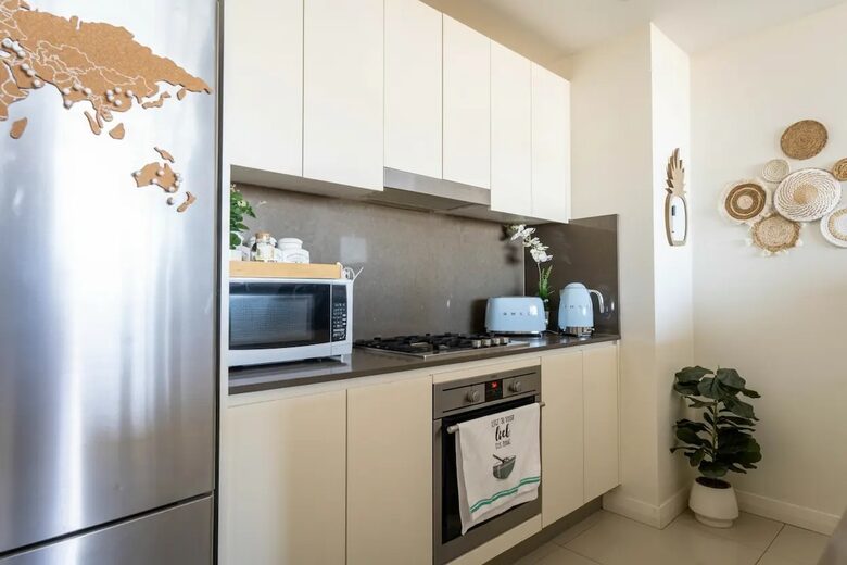 Modern High-Rise Retreat with City Views - Granville, Australia