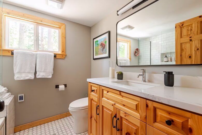 Walkable Lake Tahoe Escape Near Dining & Beach - Tahoe City, California