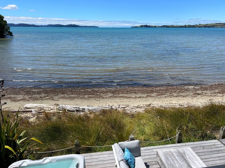 Snells Beach Escape with Direct Access & Coastal Living - Snells Beach, New Zealand