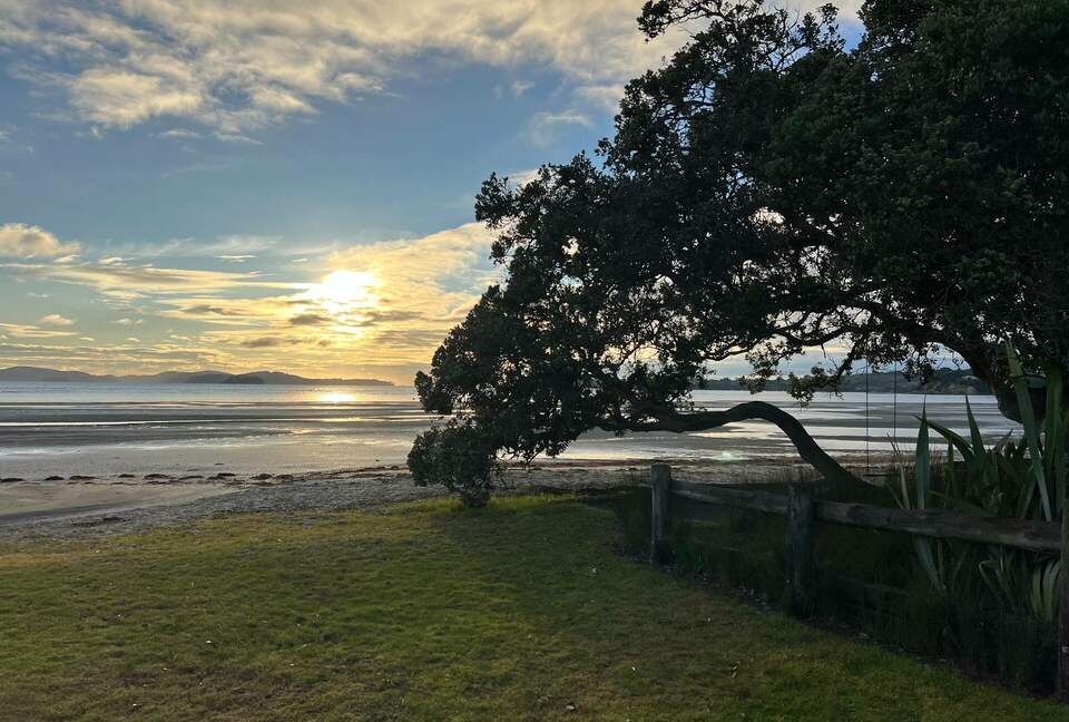Snells Beach Escape with Direct Access & Coastal Living - Snells Beach, New Zealand