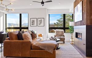 Top-Floor Frisco Retreat with Hot Tub & Mountain Views - Frisco, Colorado