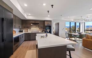 Top-Floor Frisco Retreat with Hot Tub & Mountain Views - Frisco, Colorado