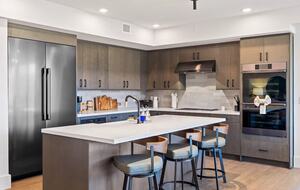 Top-Floor Frisco Retreat with Hot Tub & Mountain Views - Frisco, Colorado