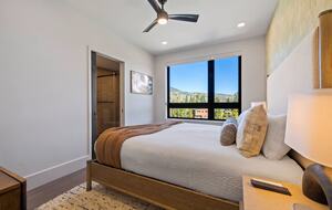 Top-Floor Frisco Retreat with Hot Tub & Mountain Views - Frisco, Colorado