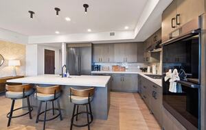 Top-Floor Frisco Retreat with Hot Tub & Mountain Views - Frisco, Colorado