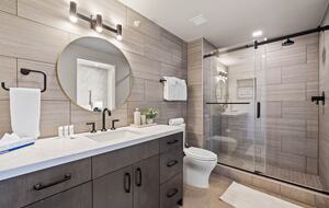 Top-Floor Frisco Retreat with Hot Tub & Mountain Views - Frisco, Colorado