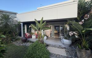 Tropical North Queensland Beachfront Retreat - Wongaling Beach, Australia