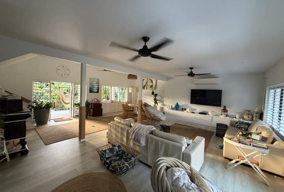 Tropical North Queensland Beachfront Retreat - Wongaling Beach, Australia