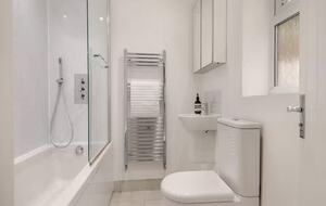 The Rum Cottage in Cheltenham’s Cultural Heart - Cheltenham, United Kingdom