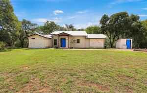 Creekside Hill Country Retreat Near Wimberley - Wimberley, Texas