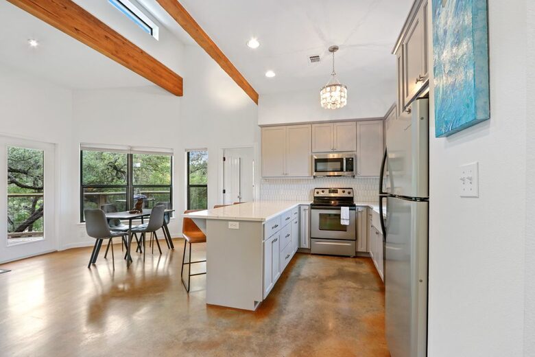 Creekside Hill Country Retreat Near Wimberley - Wimberley, Texas