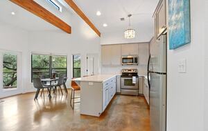 Creekside Hill Country Retreat Near Wimberley - Wimberley, Texas