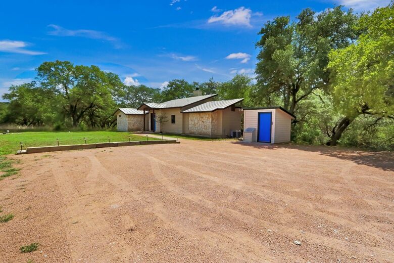 Creekside Hill Country Retreat Near Wimberley - Wimberley, Texas