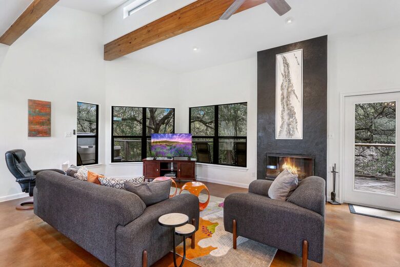 Creekside Hill Country Retreat Near Wimberley - Wimberley, Texas