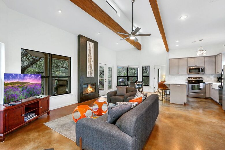 Creekside Hill Country Retreat Near Wimberley - Wimberley, Texas