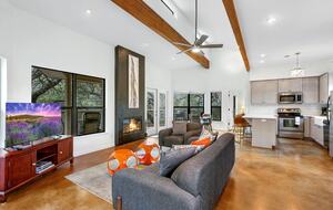 Creekside Hill Country Retreat Near Wimberley - Wimberley, Texas