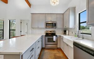 Creekside Hill Country Retreat Near Wimberley - Wimberley, Texas