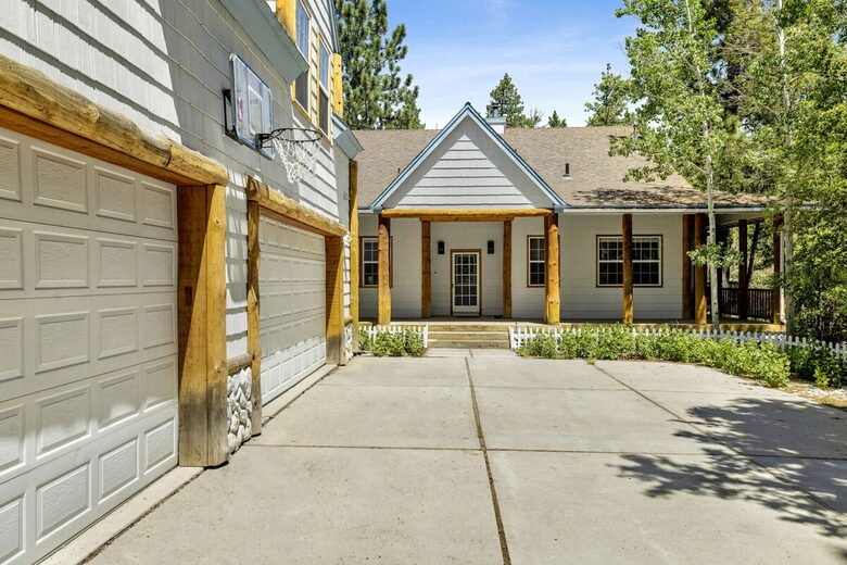 Large Alpine Retreat in Castle Glen Estates - Big Bear Lake, California